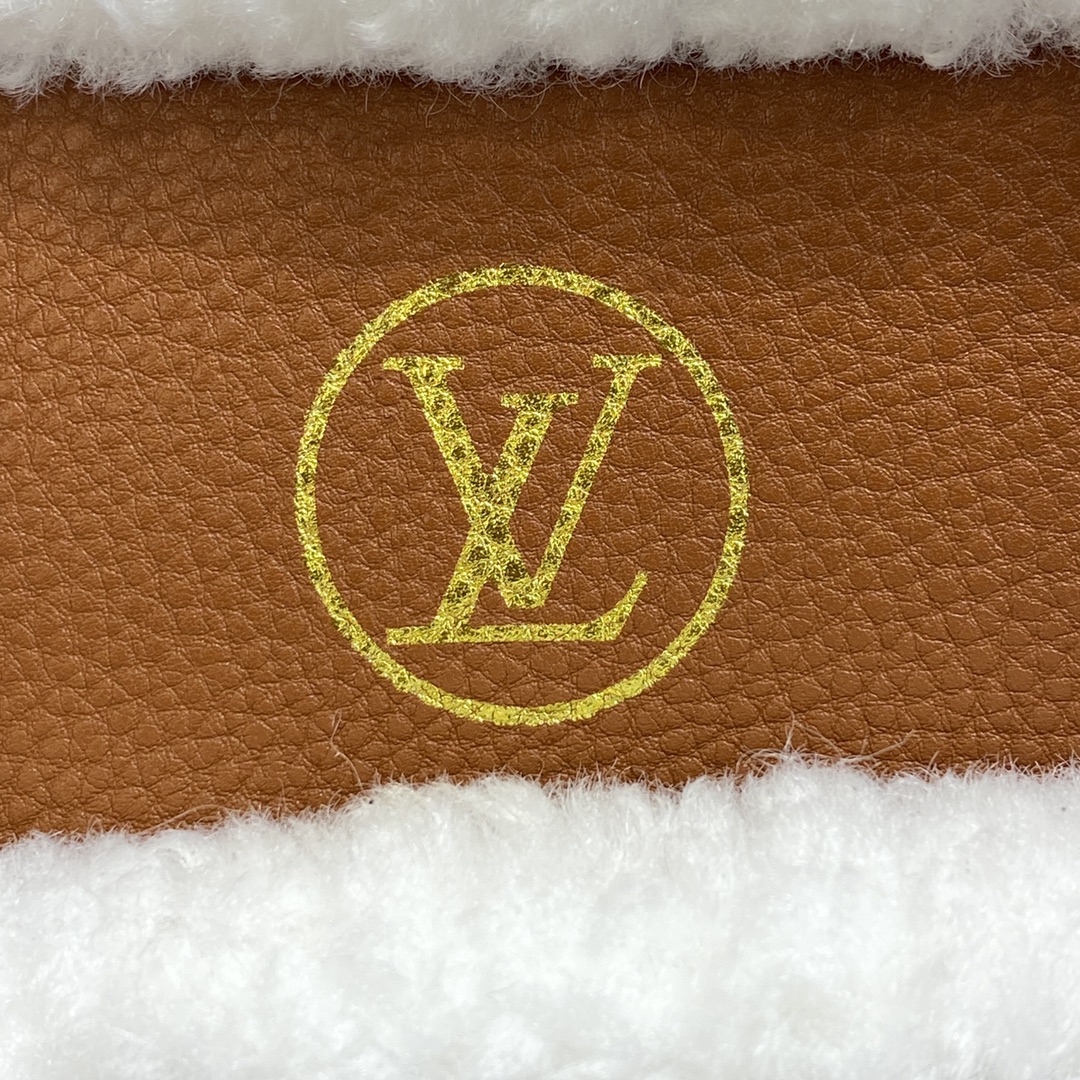 Louis Vuitton ON MY SIDE PM Tote Bag M58918 Caramel